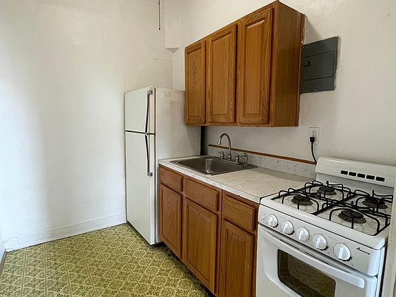 3rd image of 708 Saint Paul St #5