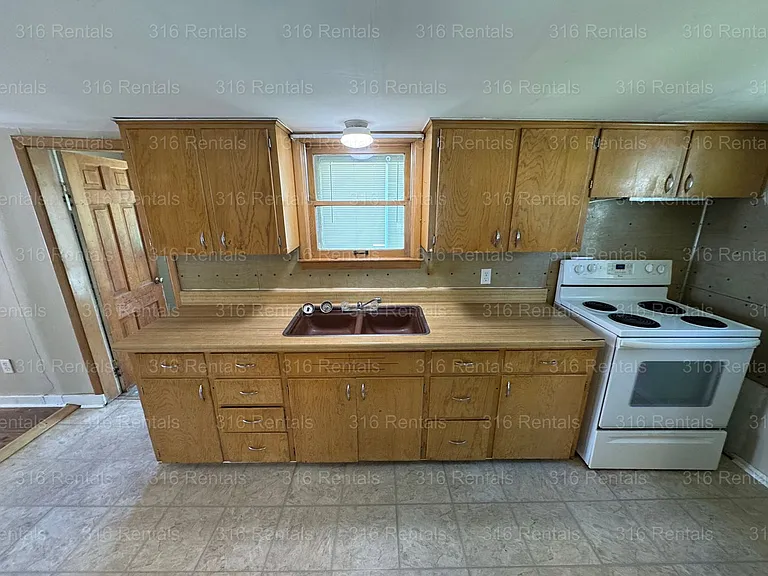 227 SW 4th St — Photo 7