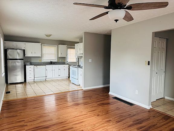 4th image of 1073 Spring Run Rd