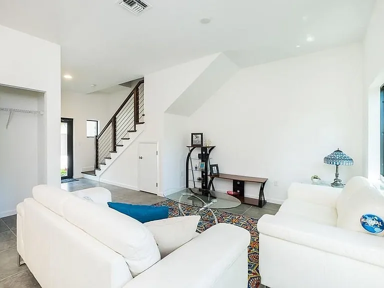 1036 NE 33rd St #1036 — Photo 5
