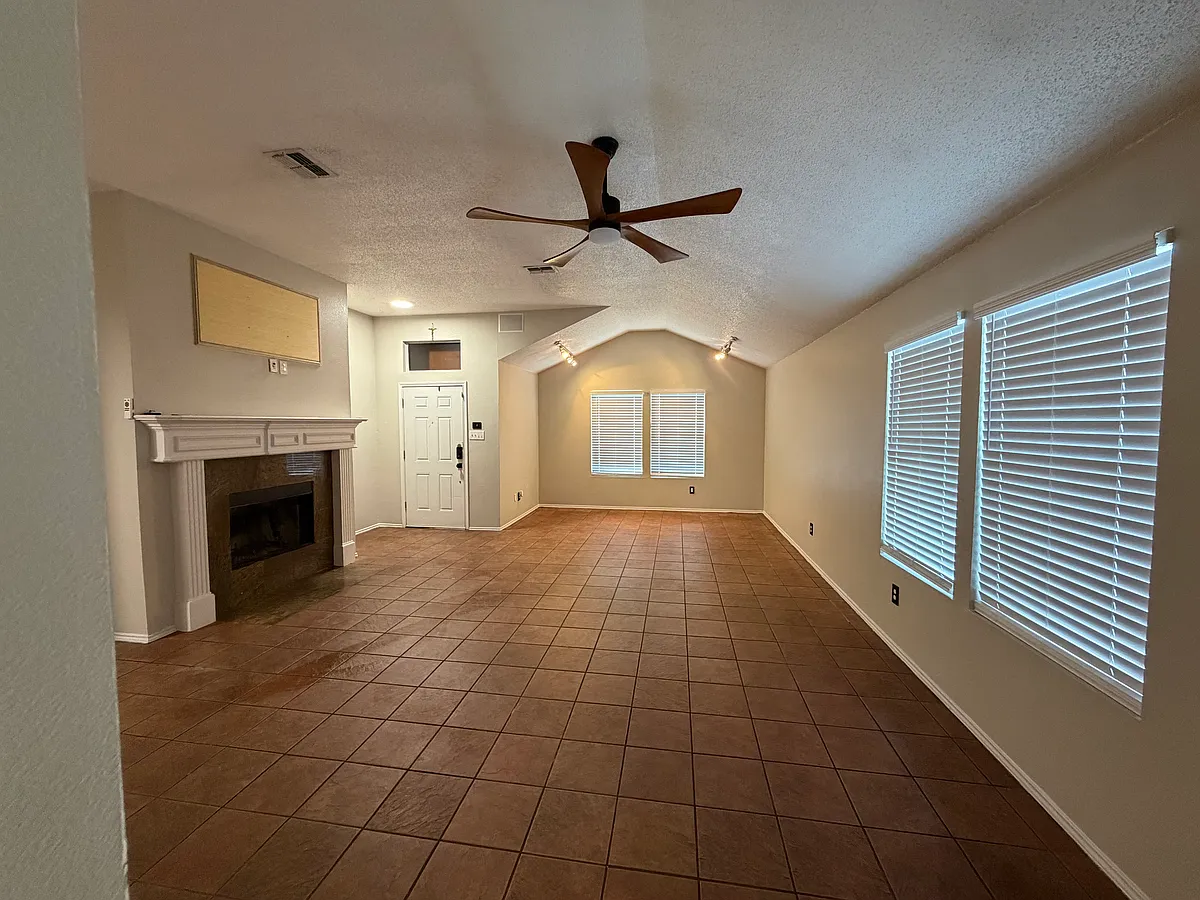 Building Photo - 806 Langford Dr