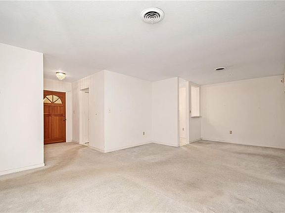 3rd image of 4004 Louisburg Ln