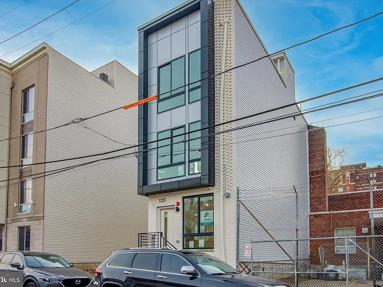 1230 N Marshall St #3R — Photo 15
