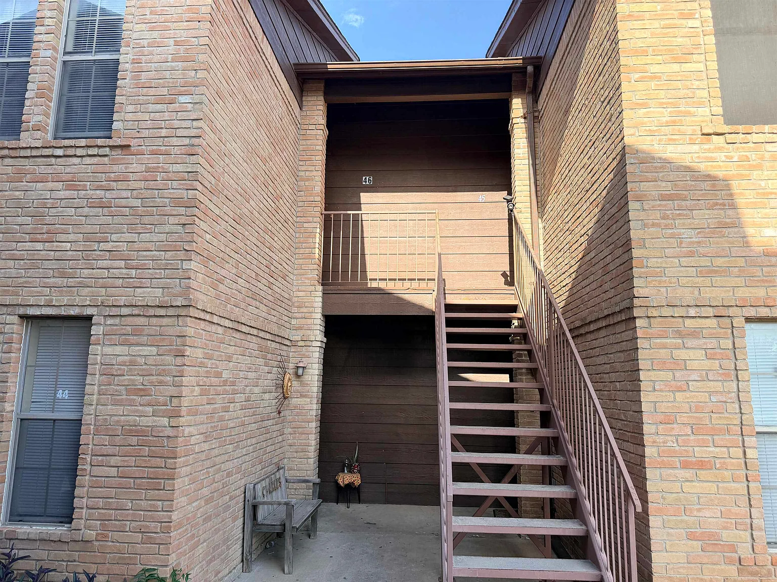 2 bed, 2.0 bath, 915 sqft, $1,000 — Photo 2