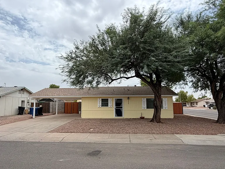 3439 W Peppertree Ln — Photo 1