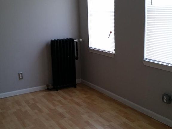 3rd image of 310 W 6th St APT 304
