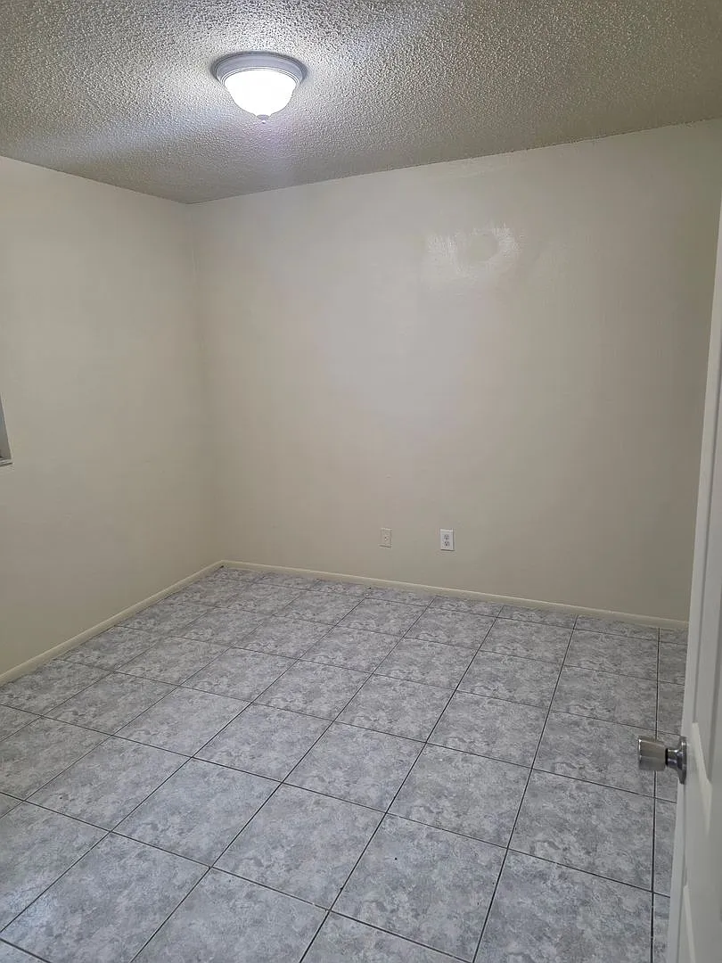 3/2 DUPLEX — Photo 3