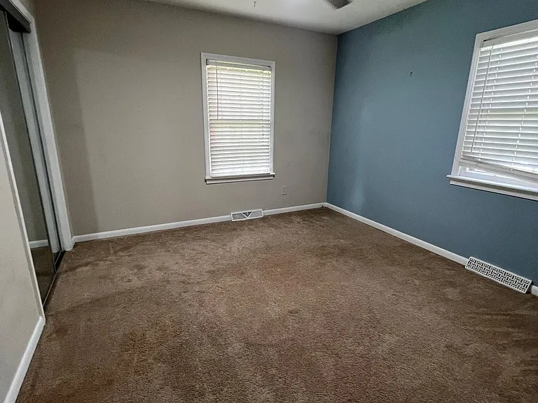 541 Hartswood Ter — Photo 11