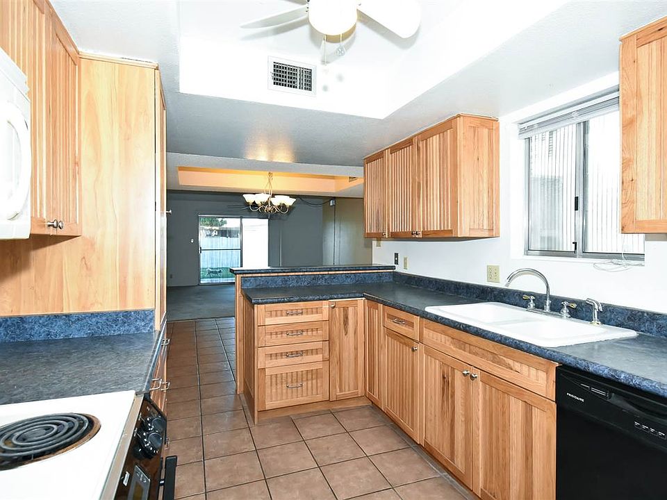 1st image of 3140 S Winsor Ave APT 13