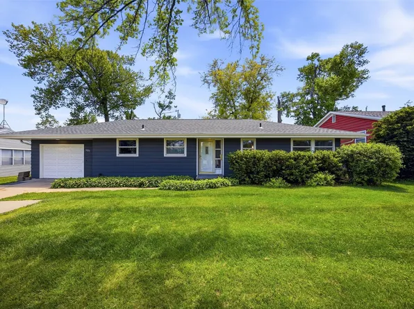 1225 29th St NE, Cedar Rapids, IA 52402