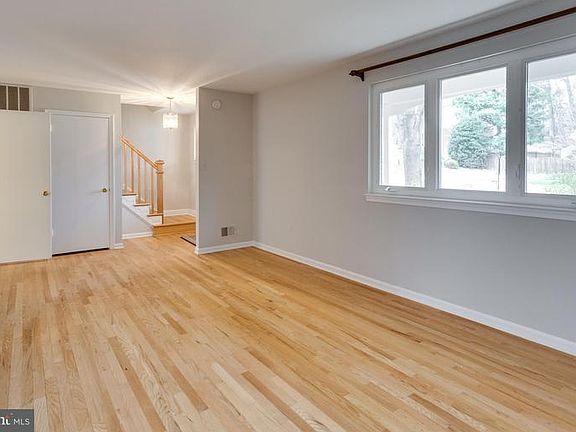4th image of 10021 Whitefield St