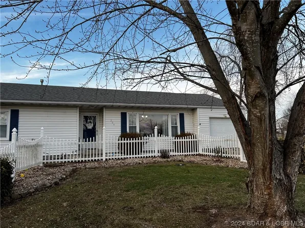 209 Bishop Ln, Versailles, MO 65084