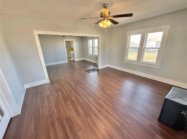 114 S 5th St, Sentinel, OK 73664