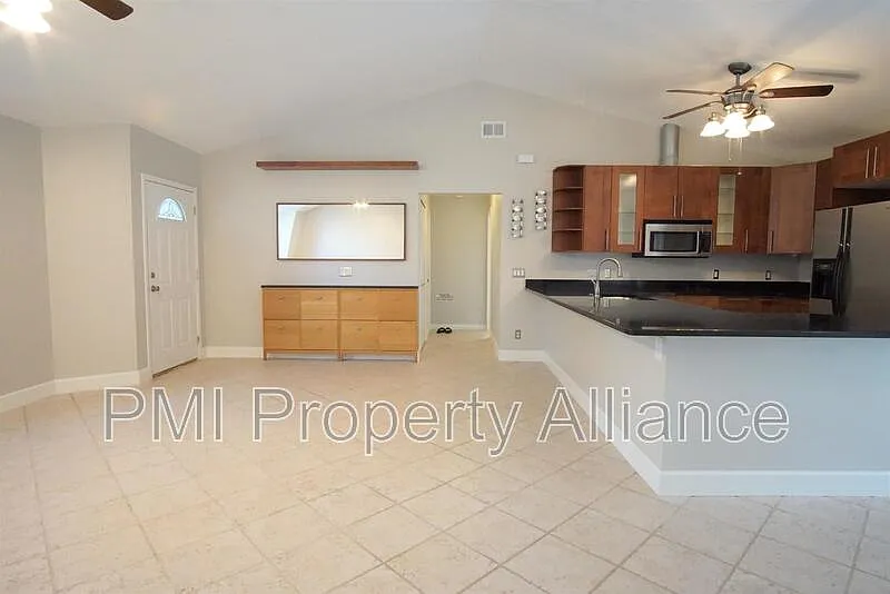 3 bed, 2.0 bath, 1269 sqft, $2,349 — Photo 3