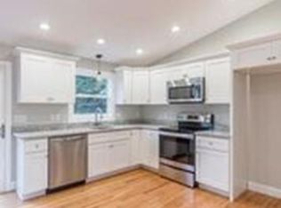 100 Salisbury St, Rehoboth, MA 02769