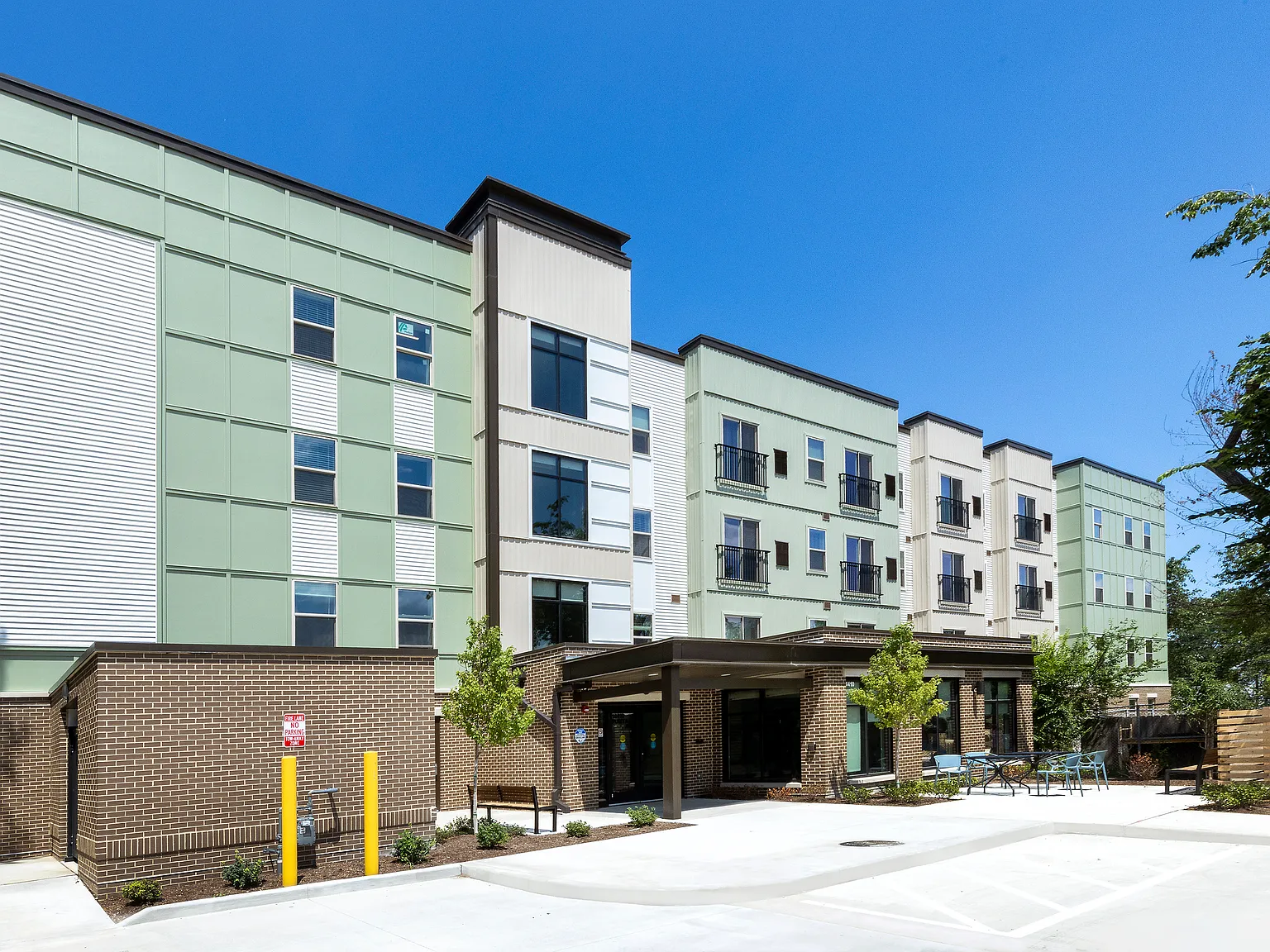 2 bed, 800 sqft, $1,197 — Photo 1