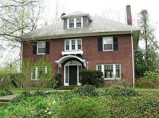 3004 Woodbury Rd, Shaker Heights, OH 44120