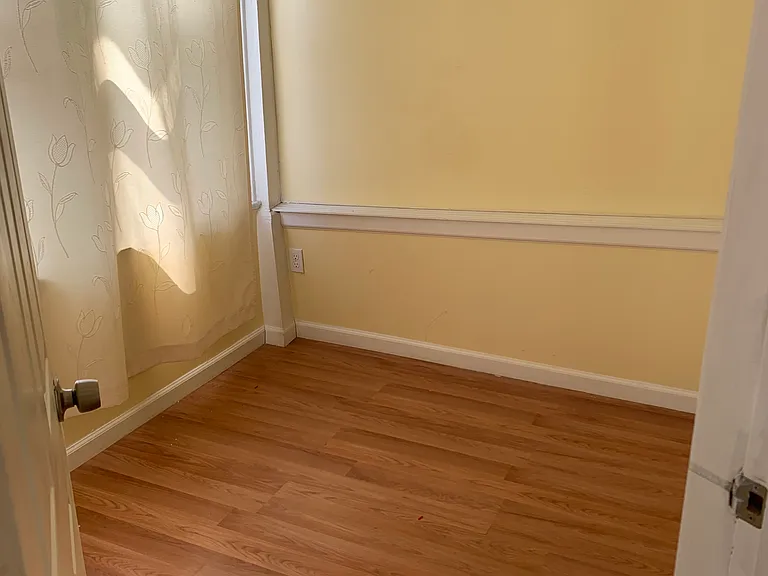 bonus room off main bedroom (can be office or extra closet)