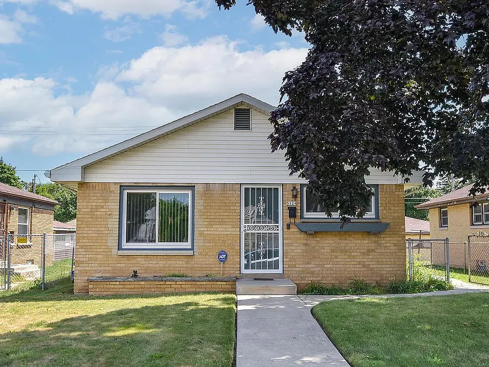 3 bed, 1342 sqft, $1,795 — Photo 2