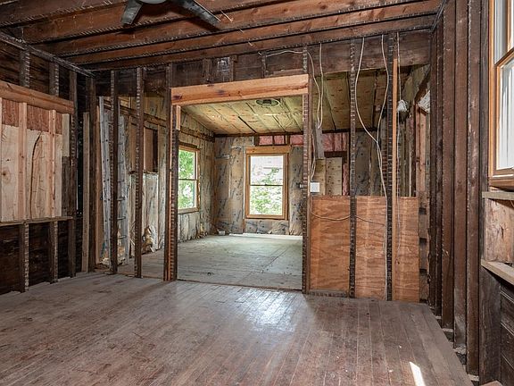 5th image of 1872 Knox St