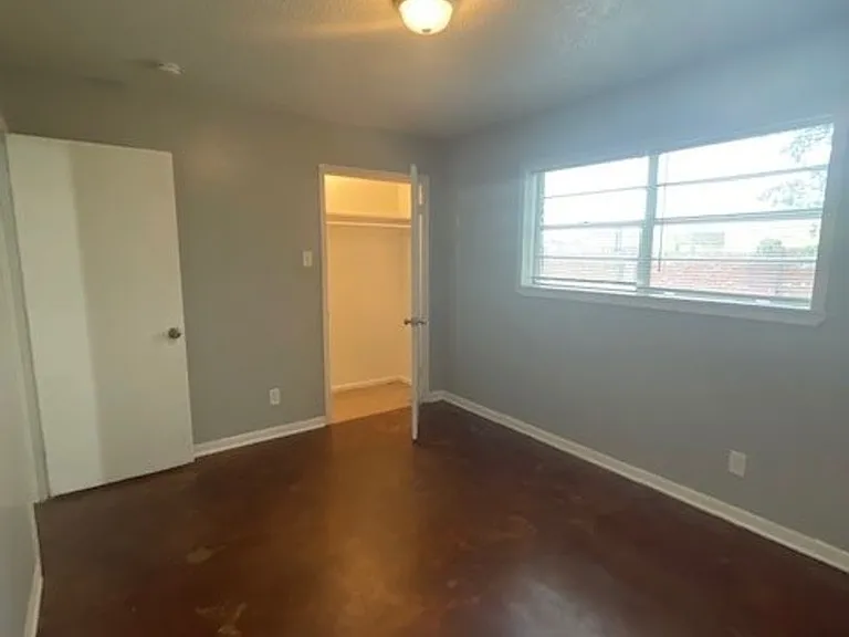 307 Canada St — Photo 7