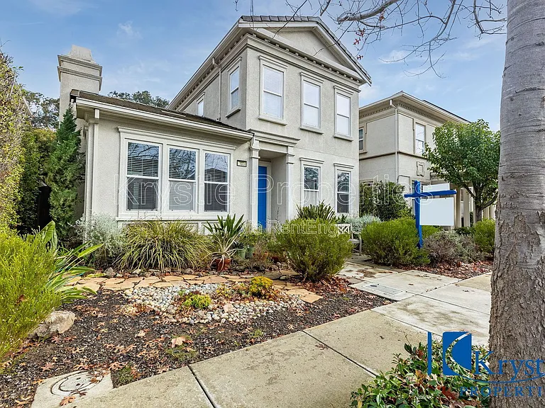 1010 Madrone Ave — Photo 3