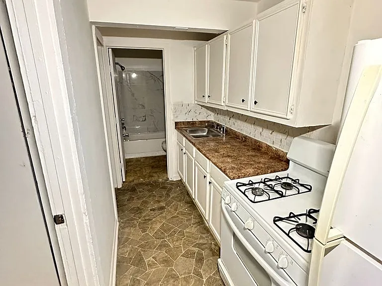 2401 Franklin St — Photo 14
