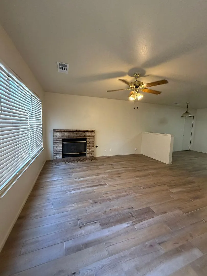 2590-2596 Bright St - 2592 Bright St — Photo 4
