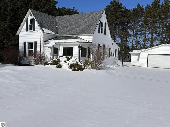 20370 Honor Hwy, Interlochen, MI 49643