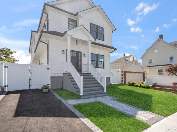 101 Brown Street, Mineola, NY 11501