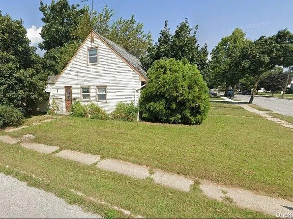 27 Carl Street, Valley Stream, NY 11580