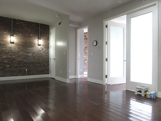 Rented by Rennit Inc. | media 32