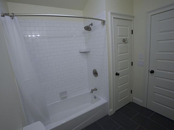 Bathroom shower/tub