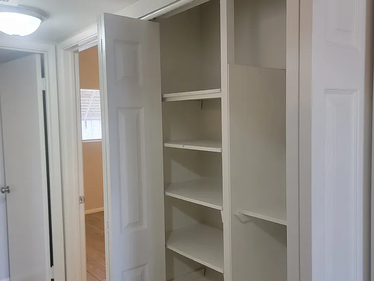 204 N Standage — Photo 34