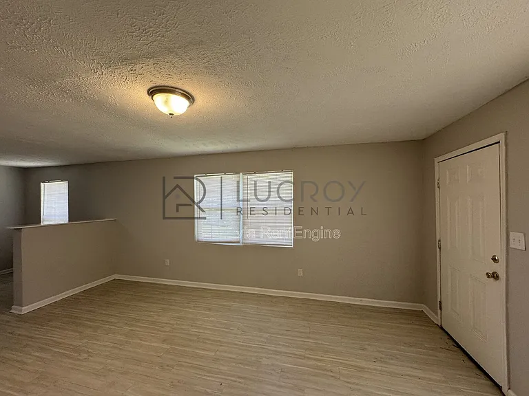 229 Lawrence Rd — Photo 3