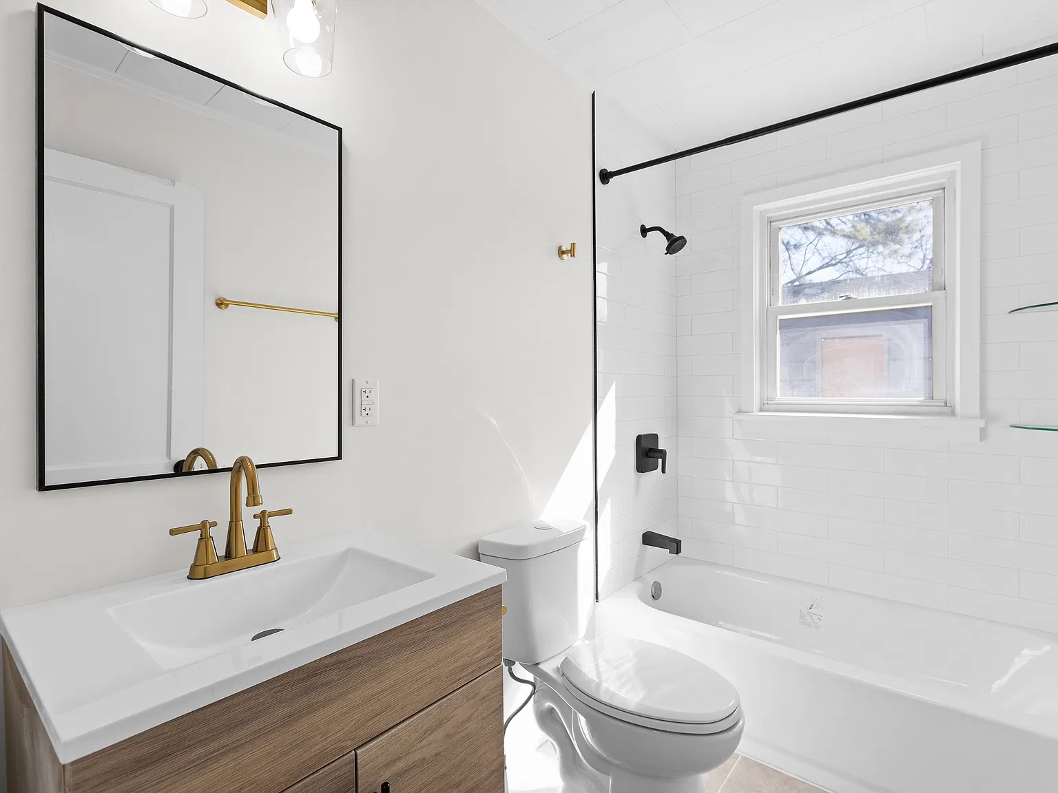 3 bed, 879 sqft, $1,400 — Photo 3