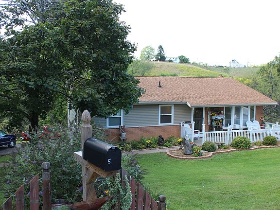 3rd image of 5 Yorkshire Dr