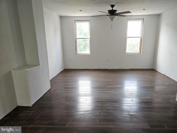 philadelphia-pennsylvania-165126772 picture