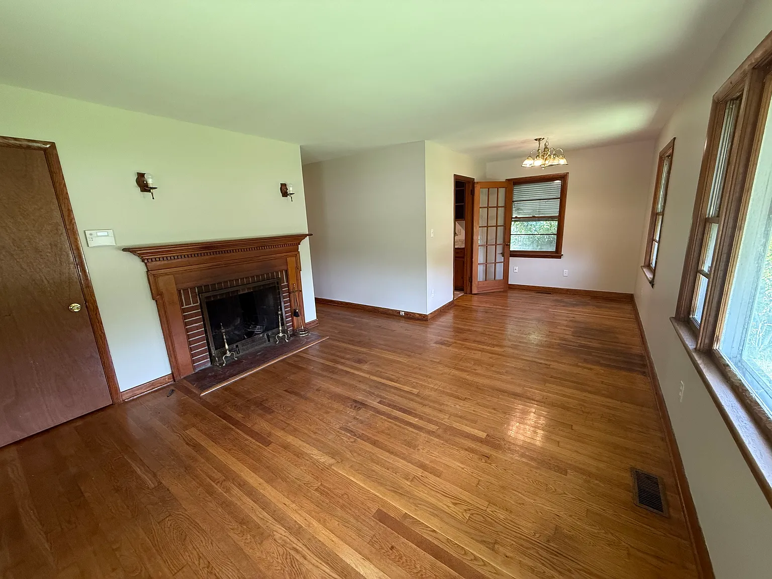 3 bed, 1025 sqft, $1,395 — Photo 2