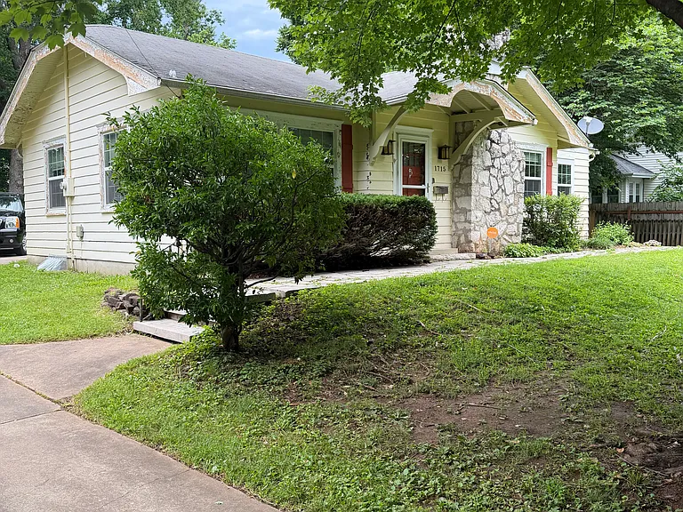 1715 S Kimbrough Ave — Photo 3