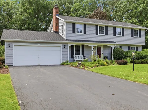 36 Autumn Oak Cir, Penfield, NY 14526
