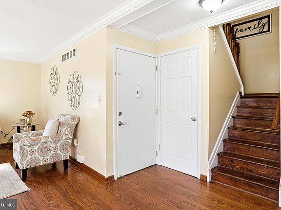 3rd image of 24 Robertson Rd