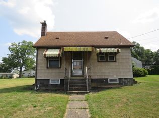 218 N Charles St, Zelienople, PA 16063