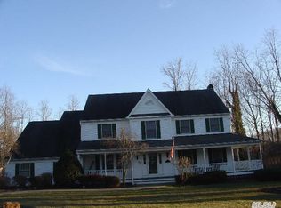 4 Steven Ct, Mount Sinai, NY 11766