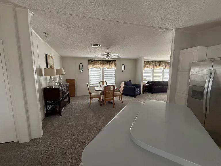 846 Hawthorn Cir — Photo 3