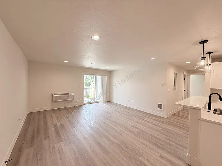 424 S Olive Ave #201 — Photo 10