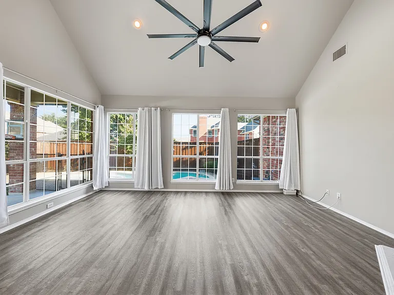 2416 McCarran Dr — Photo 26