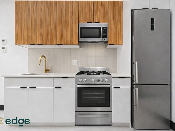 3rd image of 118 Tompkins Ave #6