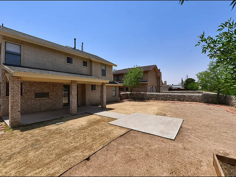 695 Bluff Canyon Cir — Photo 43