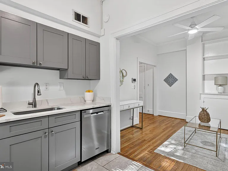 3039 Macomb St NW #16 — Photo 11